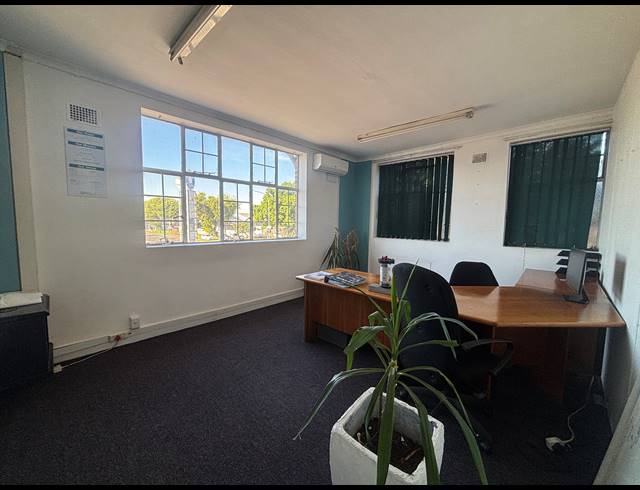 677M² WAREHOUSE TO LET IN PAROW INDUSTRIAL
